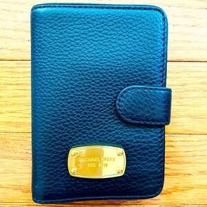 NEW Michael Kors Leather Passport Case Jet Set Black